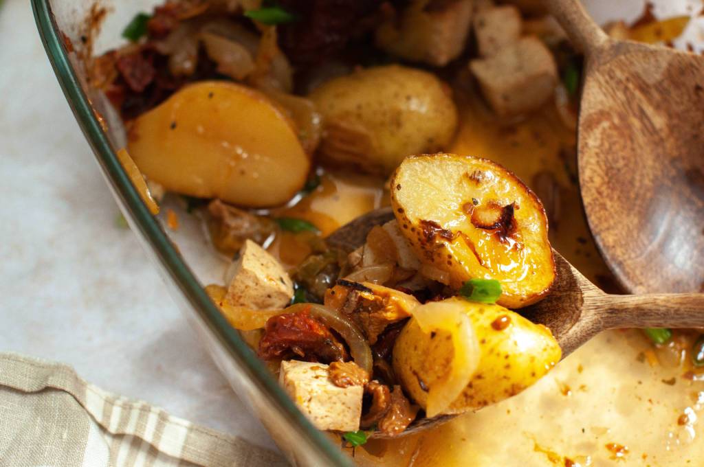Ziemniaki, pieczone ziemniaki, ziemniaki zapiekane, wegański obiad